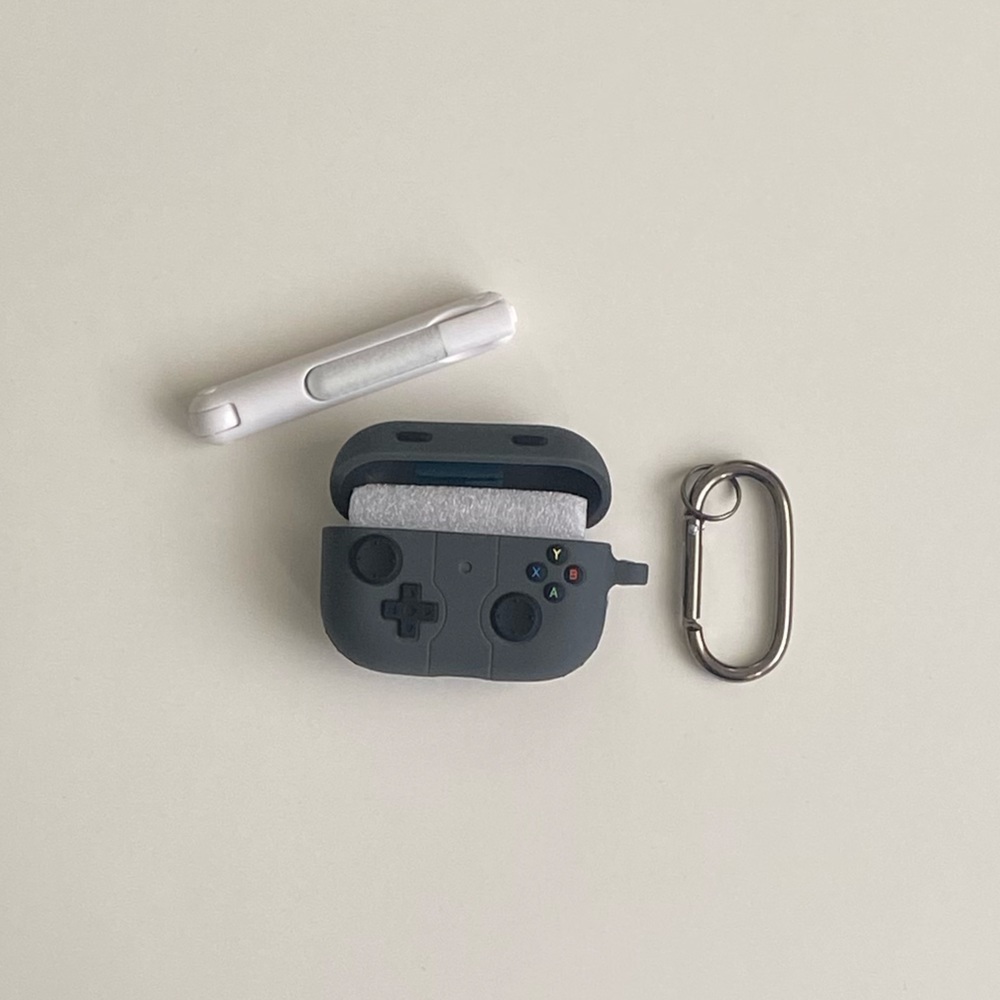 AirPod Pro Case With Cleaner - Picture 1 of 9